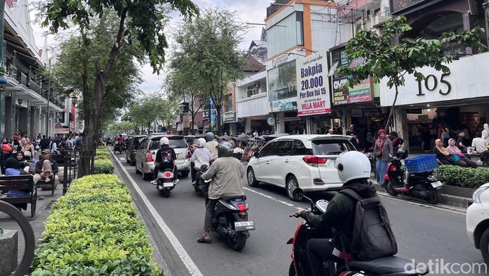 Situasi lalu lintas di kawasan Malioboro, Kota Jogja, Sabtu (5/7/2025).