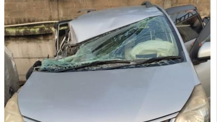 Minibus ringsek usai tabrakan di Tol Jagorawi arah Bogor