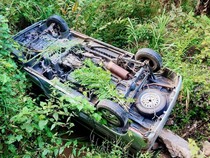 Rem Blong, Mobil Muat 4 Orang Terguling Masuk Sungai di Flores Timur