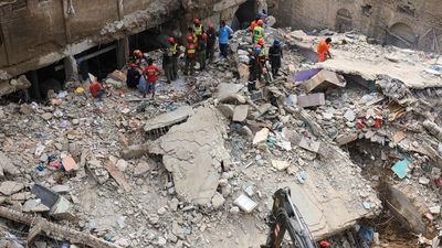 Ngeri! Penampakan Gedung Ambruk, 12 Orang Tertimbun