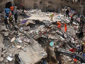 Gedung Apartemen Ambruk di Pakistan, 27 Jenazah Ditemukan