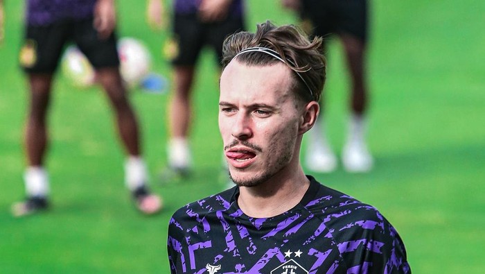 Pedro Matos pemain asing Persik Kediri saat sesi latihan