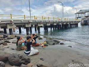 Kakak Korban Tragedi KMP Tunu Pratama Jaya Meninggal karena Syok