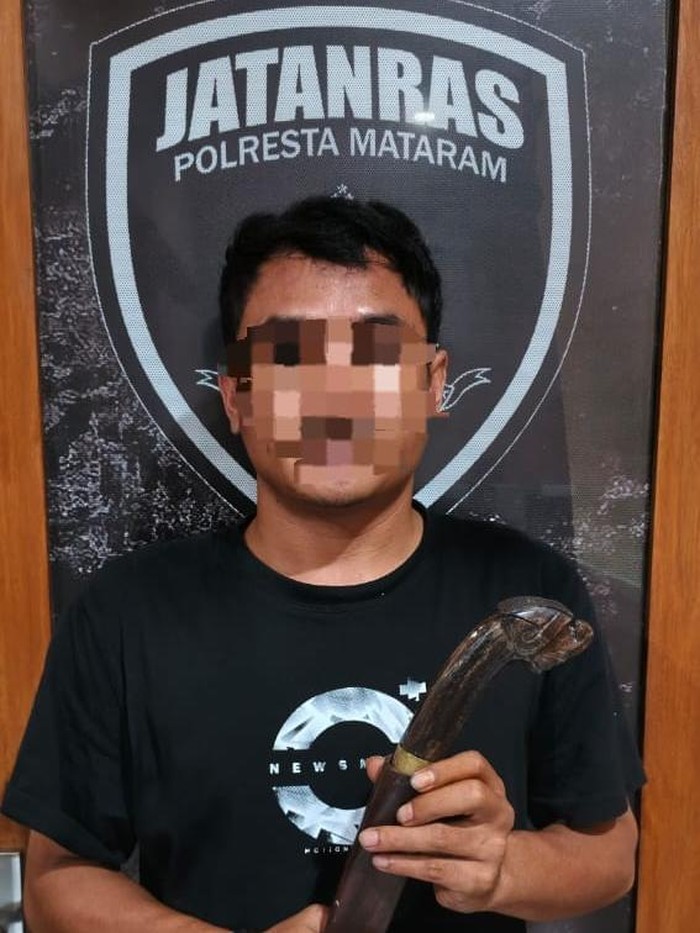 Pelaku penebasan terhadap mahasiswa di Mataram diamankan polisi. (dok Polresta Mataram).