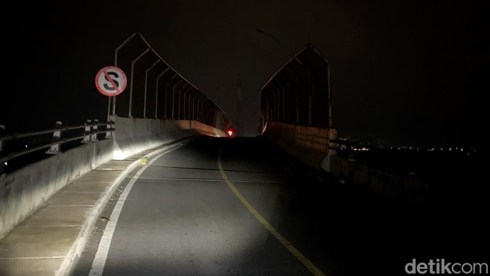 Penampakan gelapnya Jembatan KCIC di perbatasan Kota Bandung dan Kabupaten Bandung