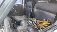 Di dalam kabin, terdapat batu yang diduga dilempar oleh massa. Kasat Reskrim Polresta Sleman AKP Agha Ari Septyan menyebut mobil ini sempat digulingkan oleh massa dan diseret di jalan.