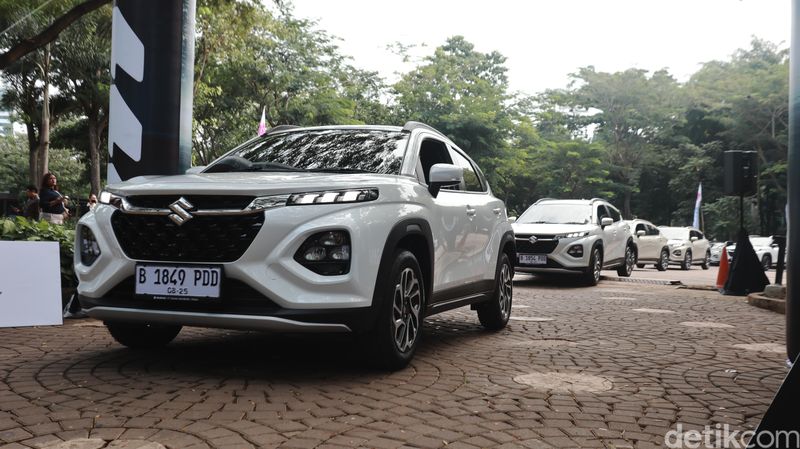 Penyerahan unit Suzuki Fronx.