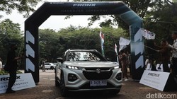 Momen Penyerahan 55 Unit Suzuki Fronx ke Konsumen di Indonesia