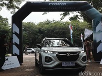 Momen Penyerahan 55 Unit Suzuki Fronx ke Konsumen di Indonesia