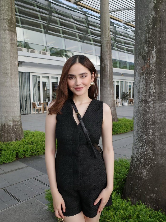 Pesona Syifa Hadju Pesona Syifa Hadju di media sosial miliknya.