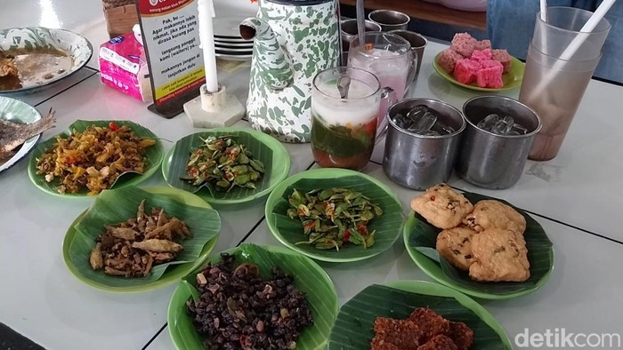 Rumah makan Sangu Akeul Cigaleuh.