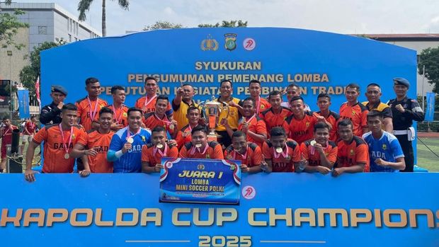 Satbrimob Polda Metro Jaya menaklukkan Dit Samapta di Grand Final Mini Soccer Kapolda Cup, Jumat (3/7/2025).