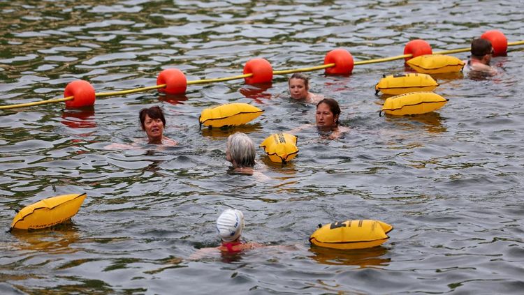 Seine Resmi Dibuka, Warga Paris Nikmati Pemandian Umum di Sungai Bersejarah