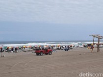 Libur Sekolah, Ribuan Wisatawan Jejali Pantai Parangtritis