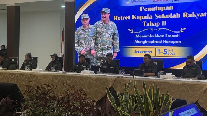 Tenaga Ahli Menteri Sosial Bidang Perencanaan Evaluasi Kebijakan Strategis Kemensos, Andy Kurniawan, beserta jajaran Kemensos