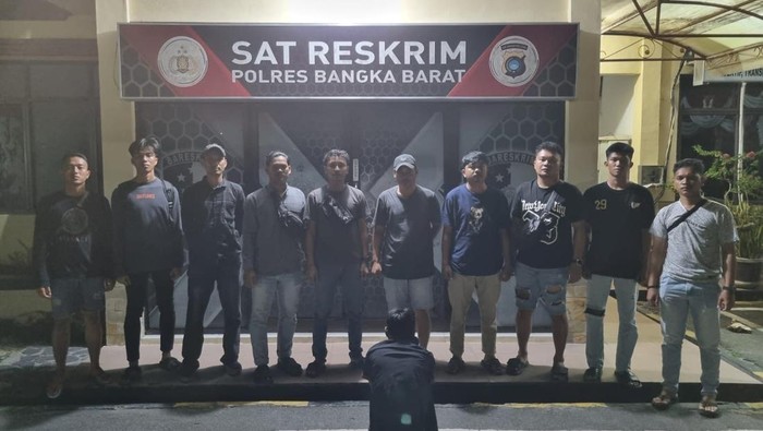 Tersangka saat diamankan di Polres Babar.