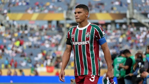 ORLANDO, FLORIDA - JULY 04: Thiago Silva #3 of Fluminense FC enters the pitch prior to the FIFA Club World Cup 2025 quarter final match between Fluminense FC and Al Hilal at Camping World Stadium on July 04, 2025 in Orlando, Florida.   Buda Mendes/Getty Images/AFP (Photo by Buda Mendes / GETTY IMAGES NORTH AMERICA / Getty Images via AFP)