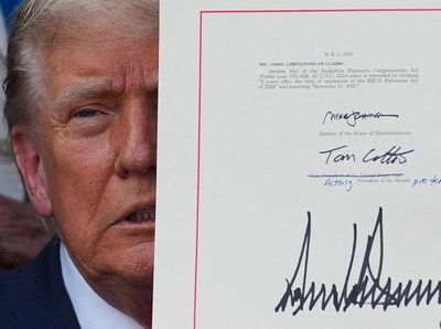 Trump Bahagia Usai Teken Undang-undang yang Tuai Kritik Pedas