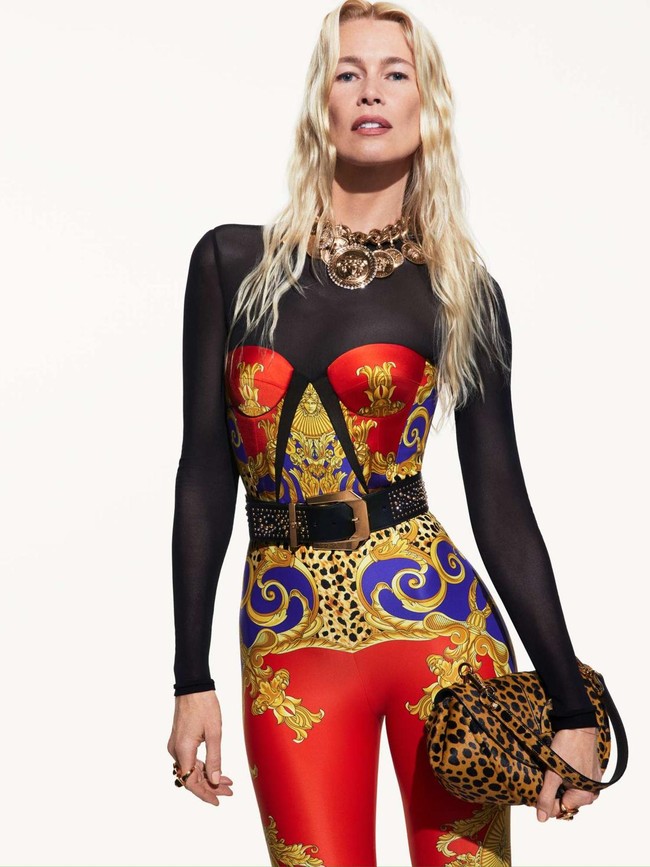 Gaya Seksi Claudia Schiffer & Kate Moss di Kampanye Terakhir Donatella Versace Gaya Seksi Claudia Schiffer & Kate Moss di Kampanye Terakhir Donatella Versace