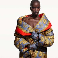 “Energi dalam kampanye ini luar biasa. Semuanya tentang persahabatan, kesetiaan, dan cinta, kata Donatella dalam pernyataan resmi, seperti dikutip dari Fashionista. Foto: Dok. Versace