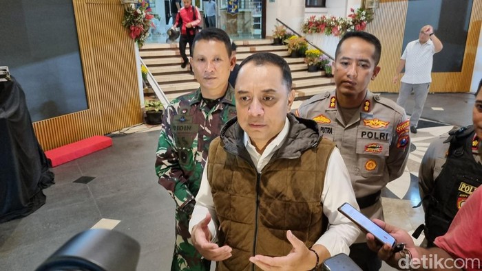 Wali Kota Surabaya Eri Cahyadi di Balai Kota.