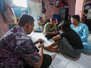 Anak SD Jualan Snack Terjaring Sweeping Jam Malam di Surabaya