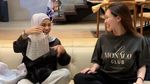 Sweet... Reaksi Aurel Hermansyah Dapat Hadiah Ultah Tas dari Aaliyah Massaid