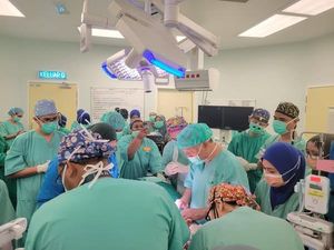 Momen Dokter di Malaysia Sukses Operasi Bayi Kembar Siam Langka, Prosesnya 13 Jam
