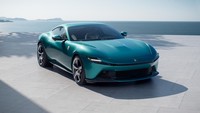 Tampilan dari Ferrari Amalfi ini elegan tapi tetap agresif. Wajahnya unik karena tidak memakai grille konvensional, tapi diganti dengan ‘floating wing’ yang menyatu dengan warna bodi. Foto: dok. Ferrari