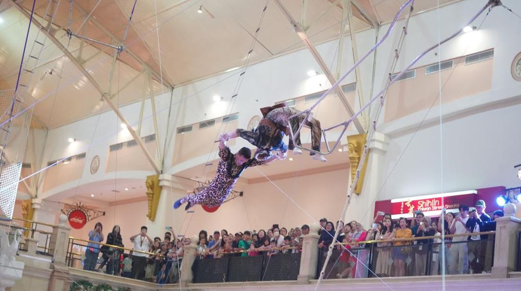 Terbang Tanpa Takut! Flying Trapeze Bertema Jungle Siap Jadi Tempat Liburan