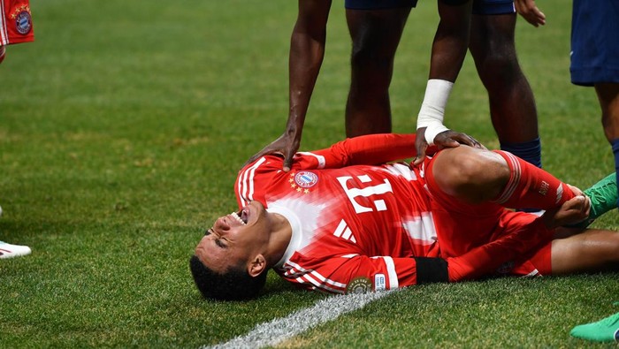 ATLANTA, USA - JULY 5: Jamal Musiala of Bayern Munich gets injured during 2025 FIFA Club World Cup quarter-final football match between Paris Saint-Germain and Bayern Munich at Mercedes Benz Stadium in Atlanta, GA, United States on July 5, 2025. Peter Zay / AnadoluNo Use USA No use UK No use Canada No use France No use Japan No use Italy No use Australia No use Spain No use Belgium No use Korea No use South Africa No use Hong Kong No use New Zealand No use Turkey