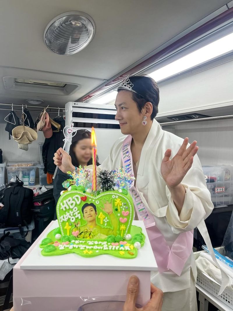 Ji Chang Wook merayakan ulang tahunnya ke-38.