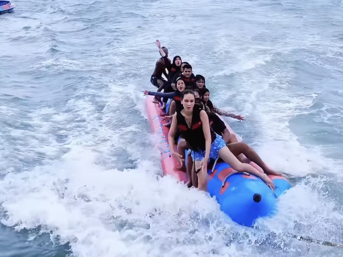 Luna Maya Luna Maya ala Pacu Jalur