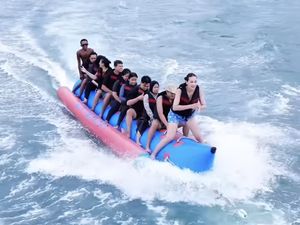 Aksi Luna Maya Ikutan Tren Aura Farming ala Penari Pacu Jalur