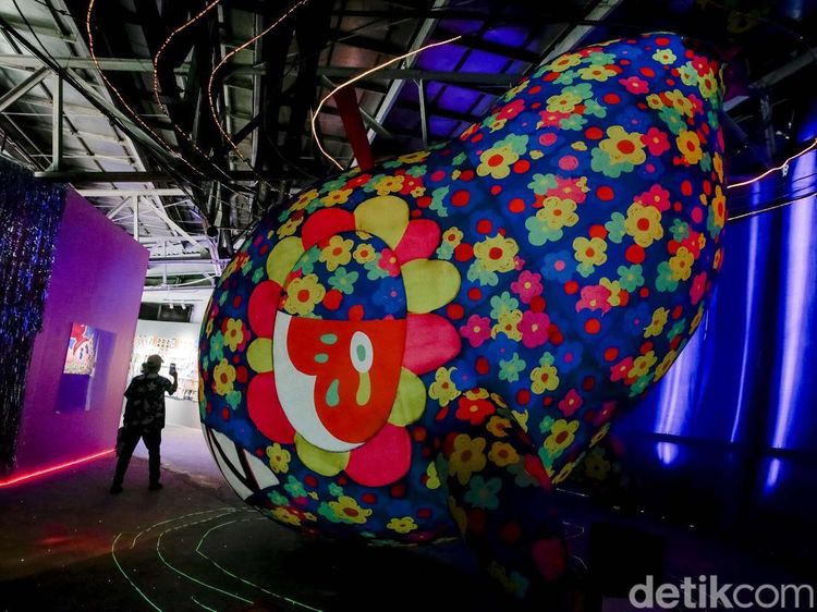 Warna-warni Pameran Seni The Redmiller Universe