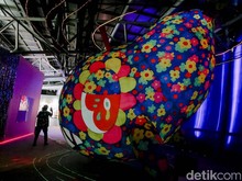 Warna-warni Pameran Seni The Redmiller Universe