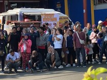 Kala Warga Rekam Momen Lalin CFD Depok Dibuka Bak Nonton Balapan