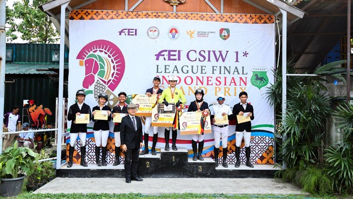 Nusrtdinov Zayan Fatih alias Dinov tampil di FEI CSIW 1* League Final Indonesia Grand Prix. Atlet berkuda muda Indonesia itu merebut dua medali.
