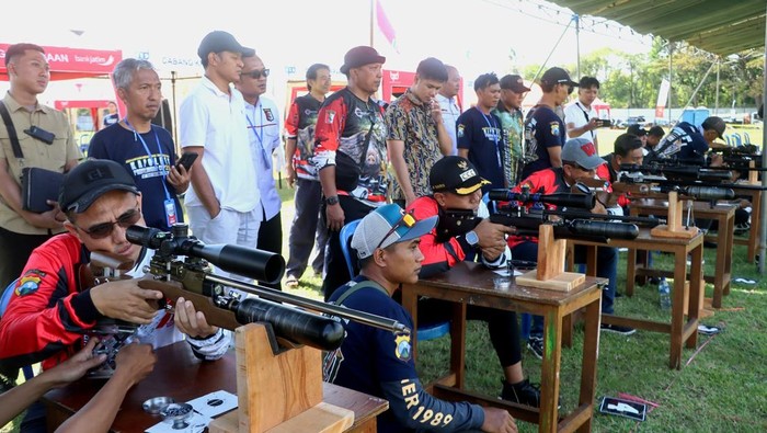 Pembukaan Kejuaraan Menembak Senapan Angin Kapolres Probolinggo Cup 2025 di Stadion Gelora Merdeka, Kraksaan.