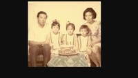 Pemilik Bandeng Juwana Elrina meninggal di usia 86 tahun pada tahun 2020. Sosok Dokter Daniel Nugroho Setiabudhi (kiri) merintis usaha oleh-oleh bandeng khas Semarang sejak tahun 1981. Menu andalannya berupa bandeng presto alias bandeng duri lunak. Foto: Bandeng Juwana