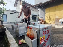 Jalan Berliku Asep Penjual Cuanki Cimahi Bertahan di Ujung Zaman
