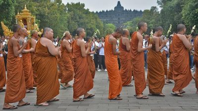 Ribuan Umat Buddha Meriahkan Asalha Mahapuja di Borobudur