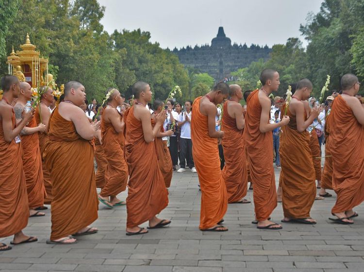 Ribuan Umat Buddha Meriahkan Asalha Mahapuja di Borobudur