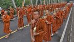 Ribuan Umat Buddha Meriahkan Asalha Mahapuja di Borobudur