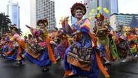 Pertunjukan bertajuk Jakarta Dalam Warna Itu ini tampilkan ribuan penari dan pesilat untuk lestarikan budaya Betawi. ANTARA FOTO/Hafidz Mubarak A