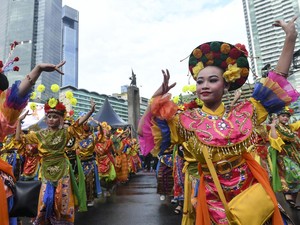 Video Senangnya Warga Saksikan Jakarta Dalam Warna: Kalau Bisa Rutin