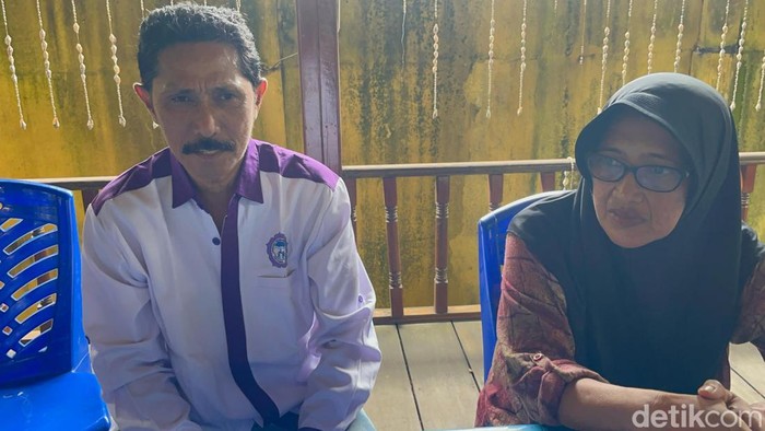 Pihak keluarga korban saat memberikan keterangan terkait kasus pencabulan di Jambi.
