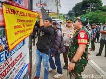 Video: Parkir Liar di Stadion Jalak Harupat, Tarif Mobil Rp 100 Ribu