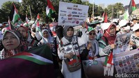 Selain dukungan moral, aksi ini mendorong penguatan ekonomi alternatif lewat produk halal dan UMKM lokal.