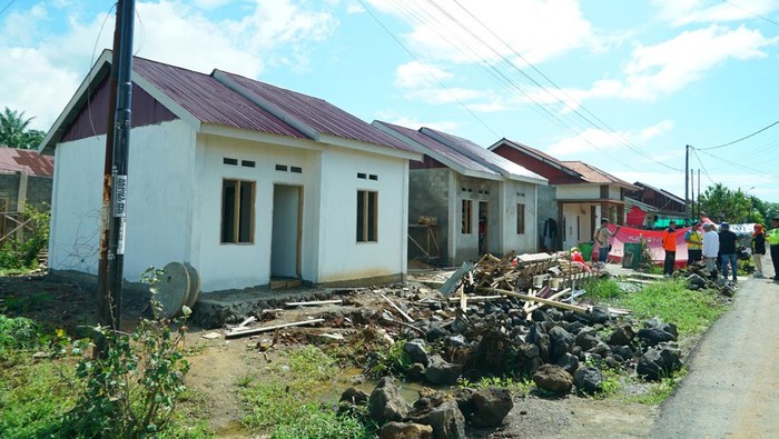 Rumah yang dibangun untuk korban gempa di Bengkulu.